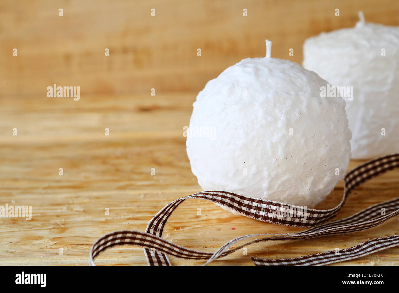 Round white christmas candle close-up Foto Stock