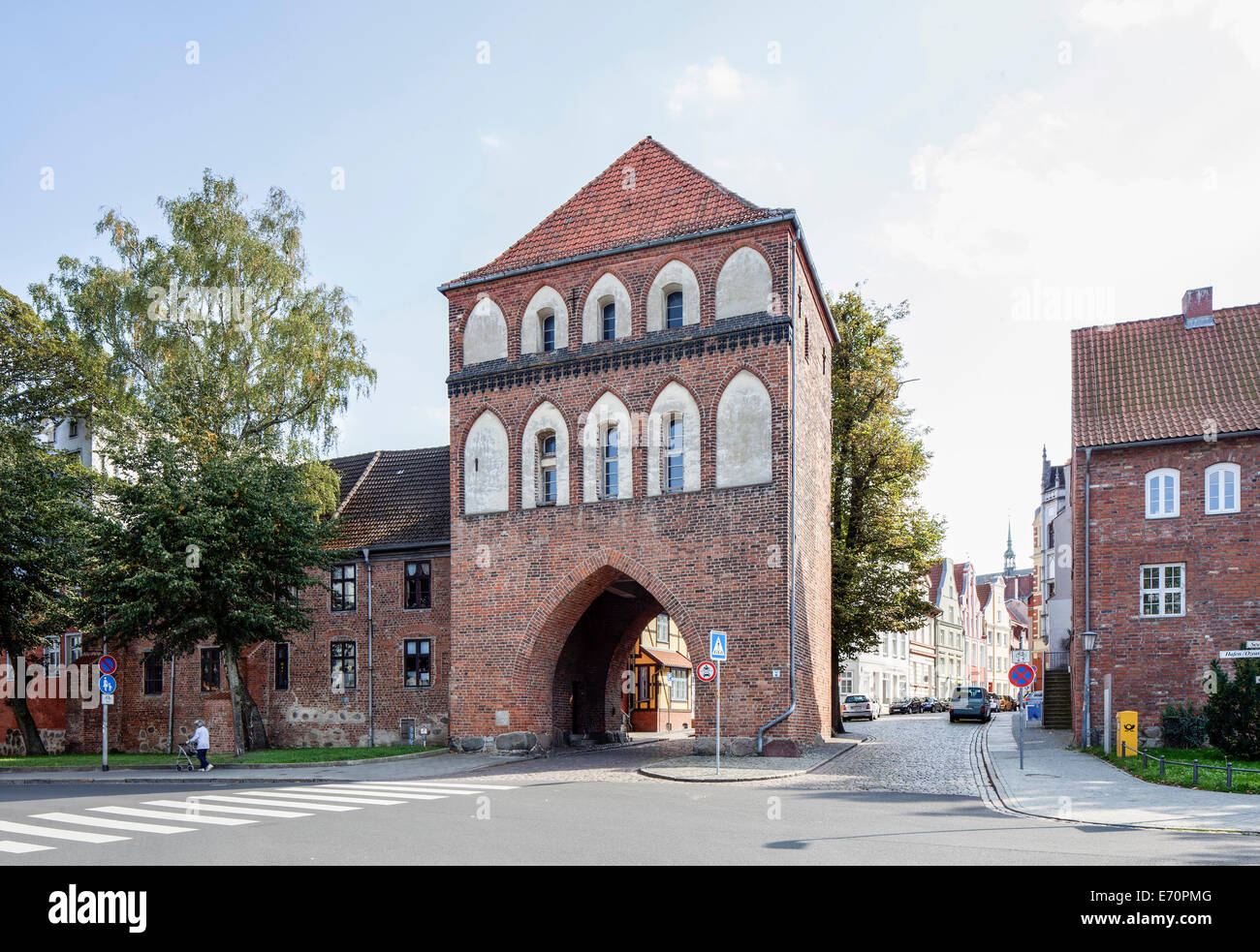 Kniepertor, City Gate di fortificazioni medievali, Stralsund, Meclemburgo-Pomerania Occidentale, Germania Foto Stock