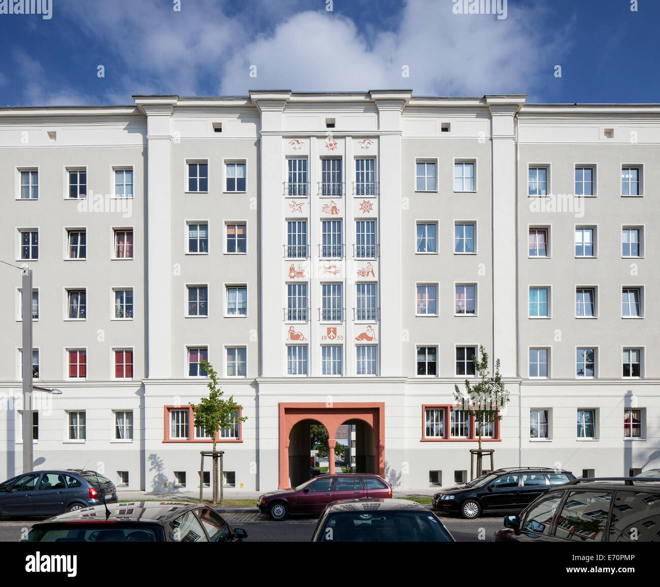 Frankendamm residence10-14 edificio, nello stile del modernismo socialista, Stralsund, Meclemburgo-Pomerania Occidentale, Germania Foto Stock