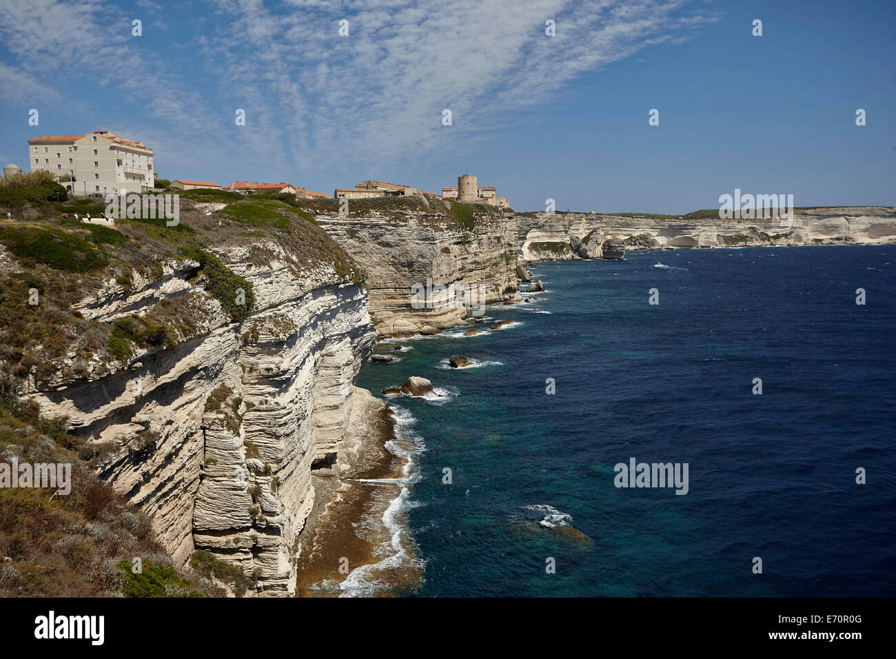 Scogliere con la città alta, Bonifacio, Corsica, Francia Foto Stock