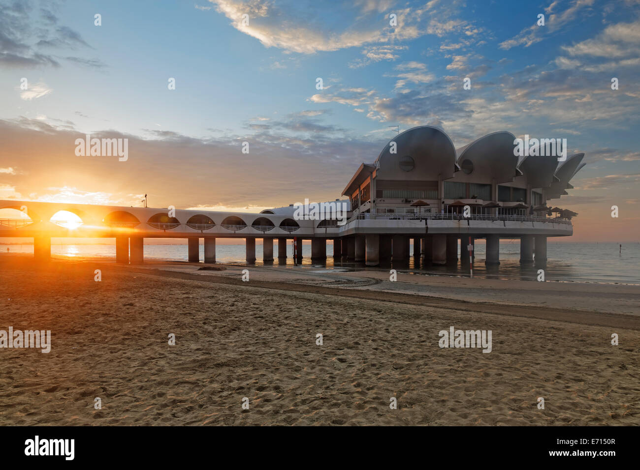 Italia Friuli Venezia Giulia, provincia di Udine e Lignano Sabbiadoro, la Terrazza a Mare di sera Foto Stock