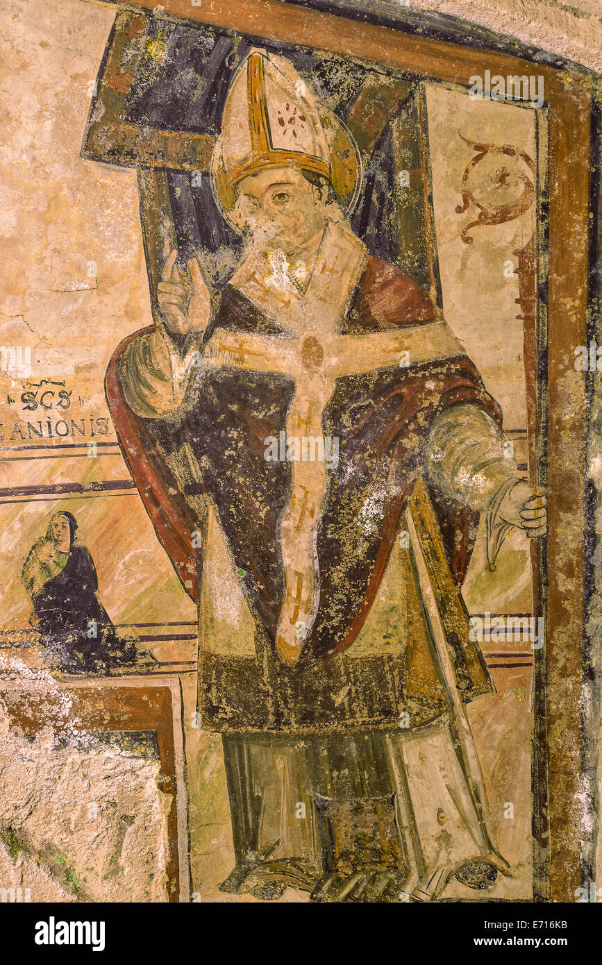 Italia Basilicata Matera la chiesa rupestre di San Pietro Barisano affresco di San Canio vescovo del XVI° secolo Foto Stock