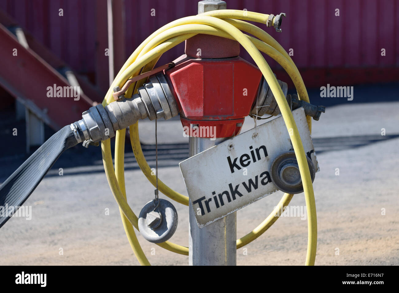 Germania, Baden-Württemberg, inceneritore TREA Breisgau, idranti con tubo flessibile per acqua Foto Stock