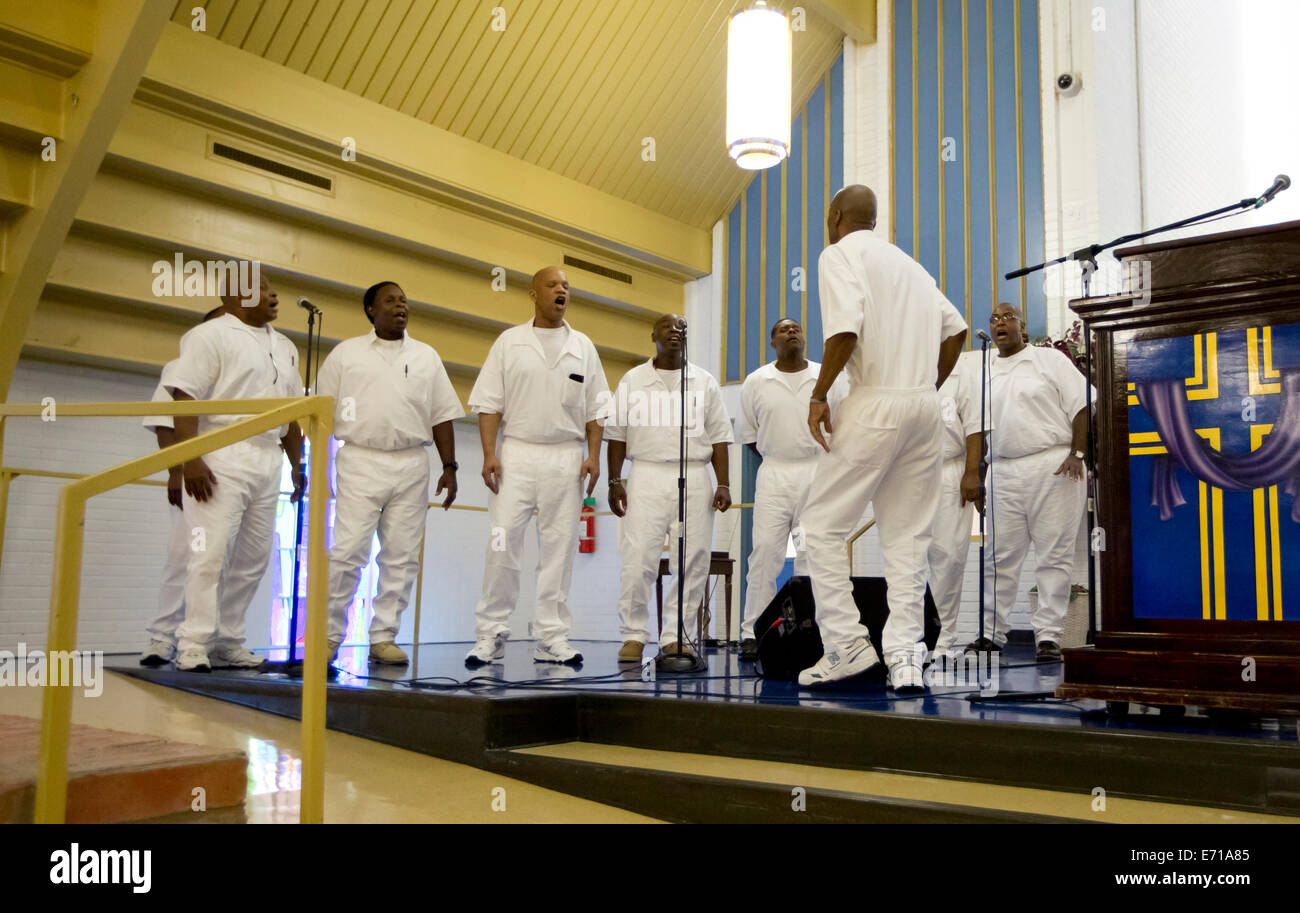 Voce maschile detenuto gli studenti che si sono iscritti nel sudovest Battista Seminario Teologico programma a Darrington prigione vicino a Houston Foto Stock