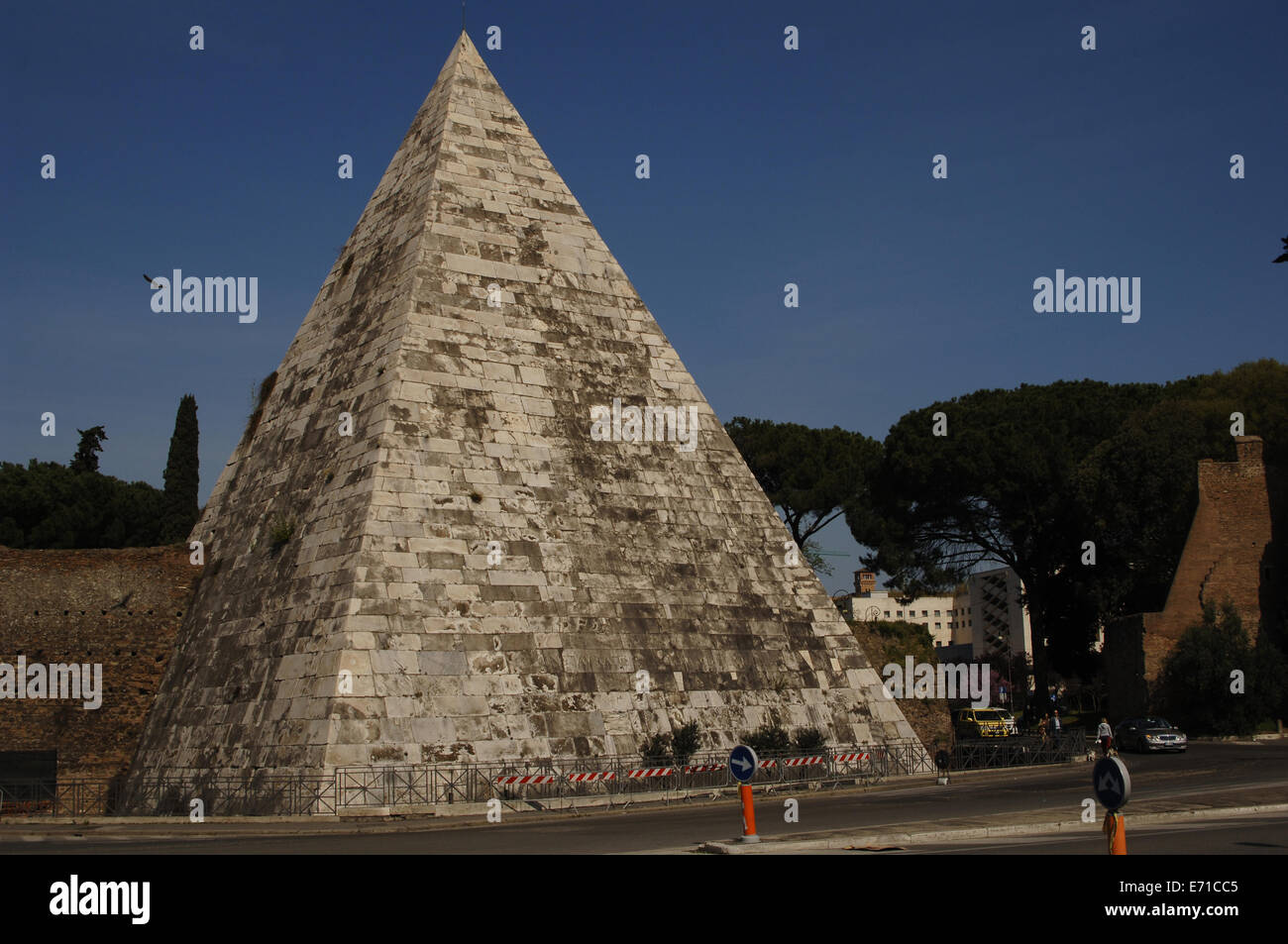 L'Italia. Roma. Piramide Cestia. 12 BC. Foto Stock