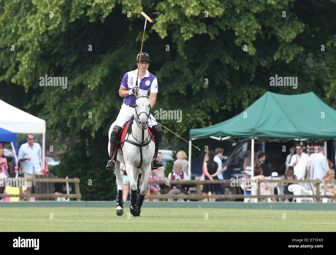 Il principe William, il Duca di Cambridge gioca in una carità polo torneo a Cirencester Polo Club, Cirencester. Foto Stock