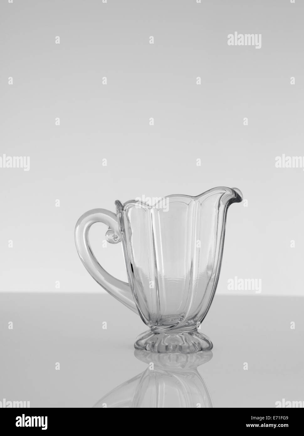Vintage o vecchia caraffa di vetro Foto Stock