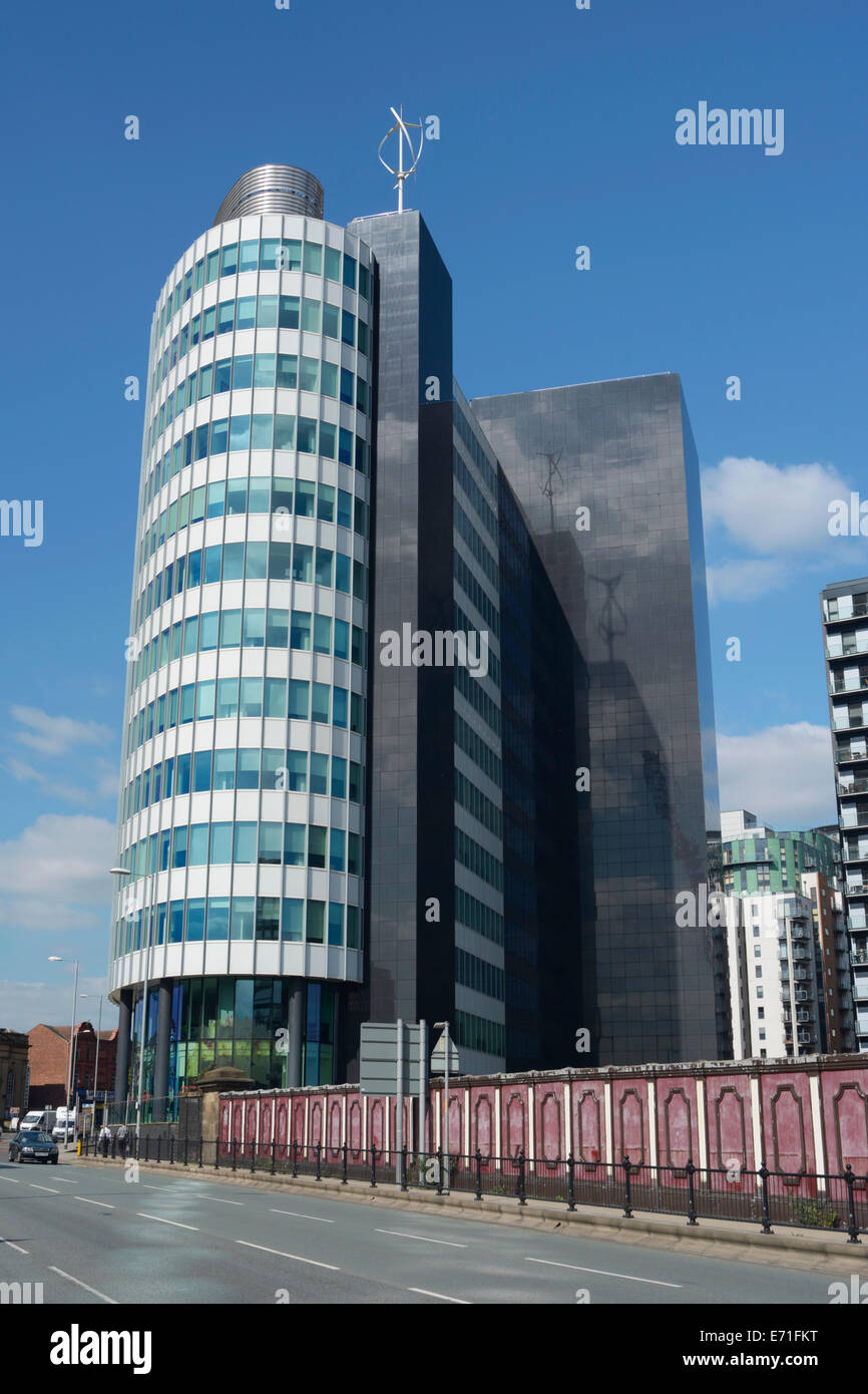 La penisola Edificio commerciale di un alto edificio vicino alla stazione Victoria e Cheetham Hill in Manchester. Foto Stock