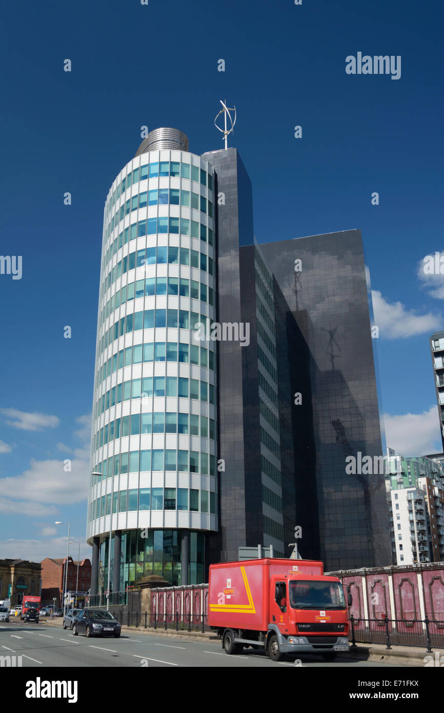 La penisola Edificio commerciale di un alto edificio vicino alla stazione Victoria e Cheetham Hill in Manchester. Foto Stock