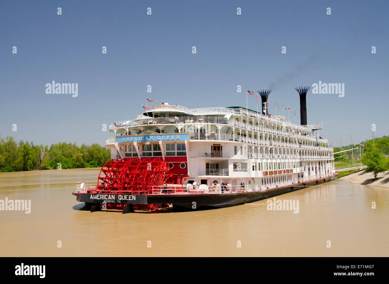 Stati Uniti d'America, Mississippi, Vicksburg. American Queen pedalo' crociera barca sul fiume Yazoo off il fiume Mississippi. Foto Stock