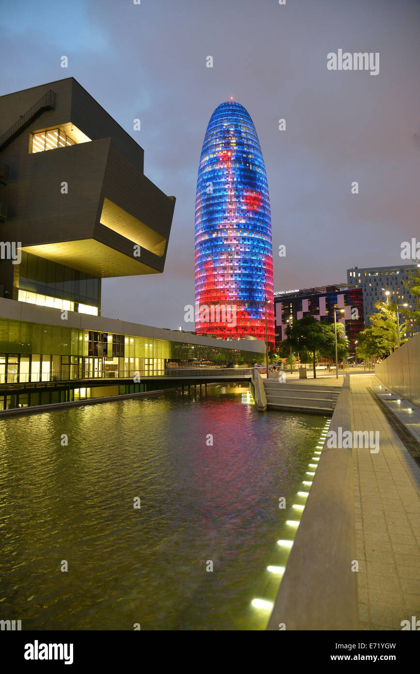 Torre Agbar, architetto Jean Nouvel, al tramonto, Avinguda Diagonal, Barcellona, ​​Catalonia, Spagna Foto Stock