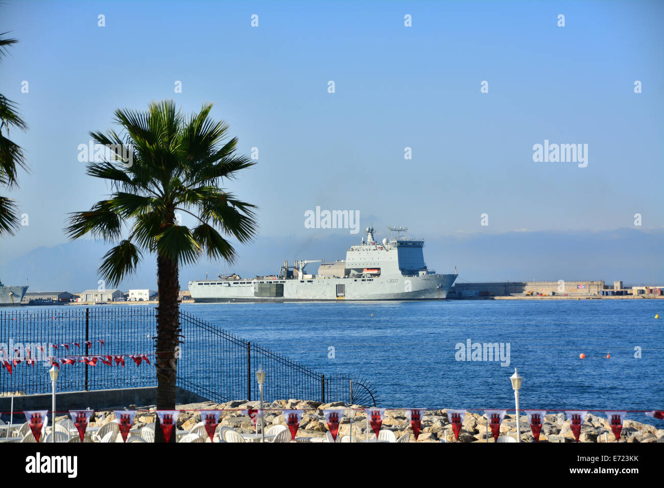 Gibilterra. 4 Sep, 2014. La Royal Navy dell oceano HMS arrivati nella baia di Gibilterra oggi per intraprendere un cambiamento di equipaggio prima di uscire verso i paesi del Mediterraneo e del Medio Oriente come parte di Cougar 14. Cougar 14 è descritto dal Ministero della Difesa del Regno Unito come un esercizio annuale nel Mediterraneo e della regione del Golfo con la Royal Navy e Royal flotta navi ausiliarie che formano parte del Regno Unito in forza di risposta di gruppo di attività (RFTG) attivamente coinvolti. Credito: Stephen Ignacio/Alamy Live News Foto Stock