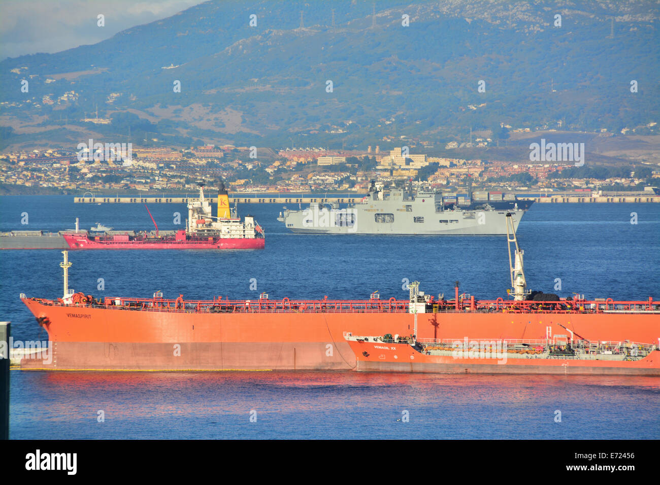 Gibilterra. 4 Sep, 2014. La Royal Navy dell oceano HMS arrivati nella baia di Gibilterra oggi per intraprendere un cambiamento di equipaggio prima di uscire verso i paesi del Mediterraneo e del Medio Oriente come parte di Cougar 14. Cougar 14 è descritto dal Ministero della Difesa del Regno Unito come un esercizio annuale nel Mediterraneo e della regione del Golfo con la Royal Navy e Royal flotta navi ausiliarie che formano parte del Regno Unito in forza di risposta di gruppo di attività (RFTG) attivamente coinvolti. Credito: Stephen Ignacio/Alamy Live News Foto Stock