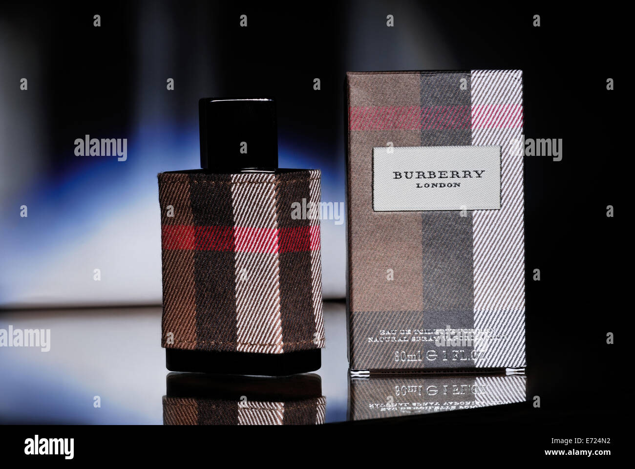 burberry, profumo, bottiglia, scatola, burberry, londra, classico, uomo,  fragranza, spirito, odore, prodotto, profumo, brit, ritmo, Uomo, foto  Kazimierz Jurewicz Foto stock - Alamy