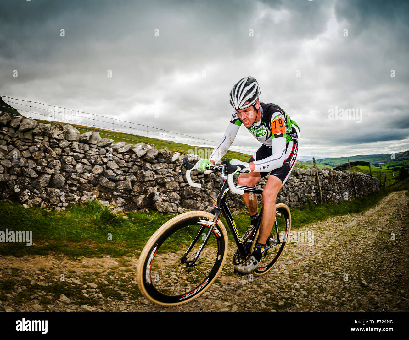 Un professional racing ciclista in tre picchi di ciclocross Foto Stock