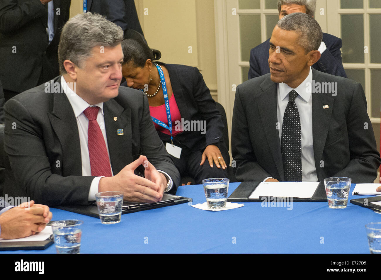 Newport, Wales, Regno Unito. 4 Sep, 2014. Newport, Gran Bretagna. 04 Sep, 2014. Il presidente Usa Barack Obama (R) e dell'Ucraina presidente Petro Poroshenko soddisfare a Newport, Gran Bretagna, 04 settembre 2014. La testa di Stati e capo dei governi della Nato si incontrano per una due giorni di vertice in Galles. Centro di dicussion è la relazione con la Russia. Credito: dpa picture alliance/Alamy Live News Foto Stock