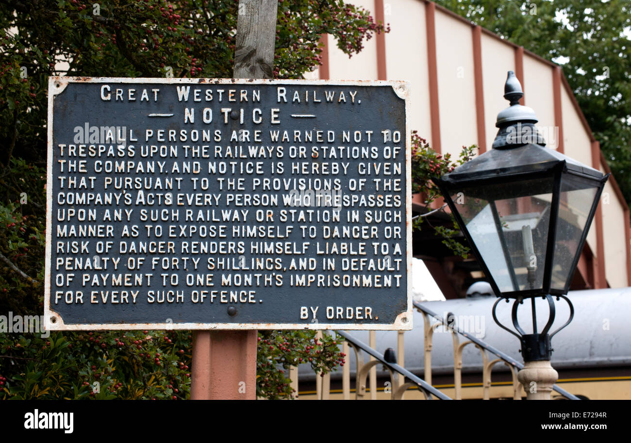 GWR segno a Toddington stazione sul Gloucestershire e ferrovia Warwickshire, Inghilterra, Regno Unito. Foto Stock