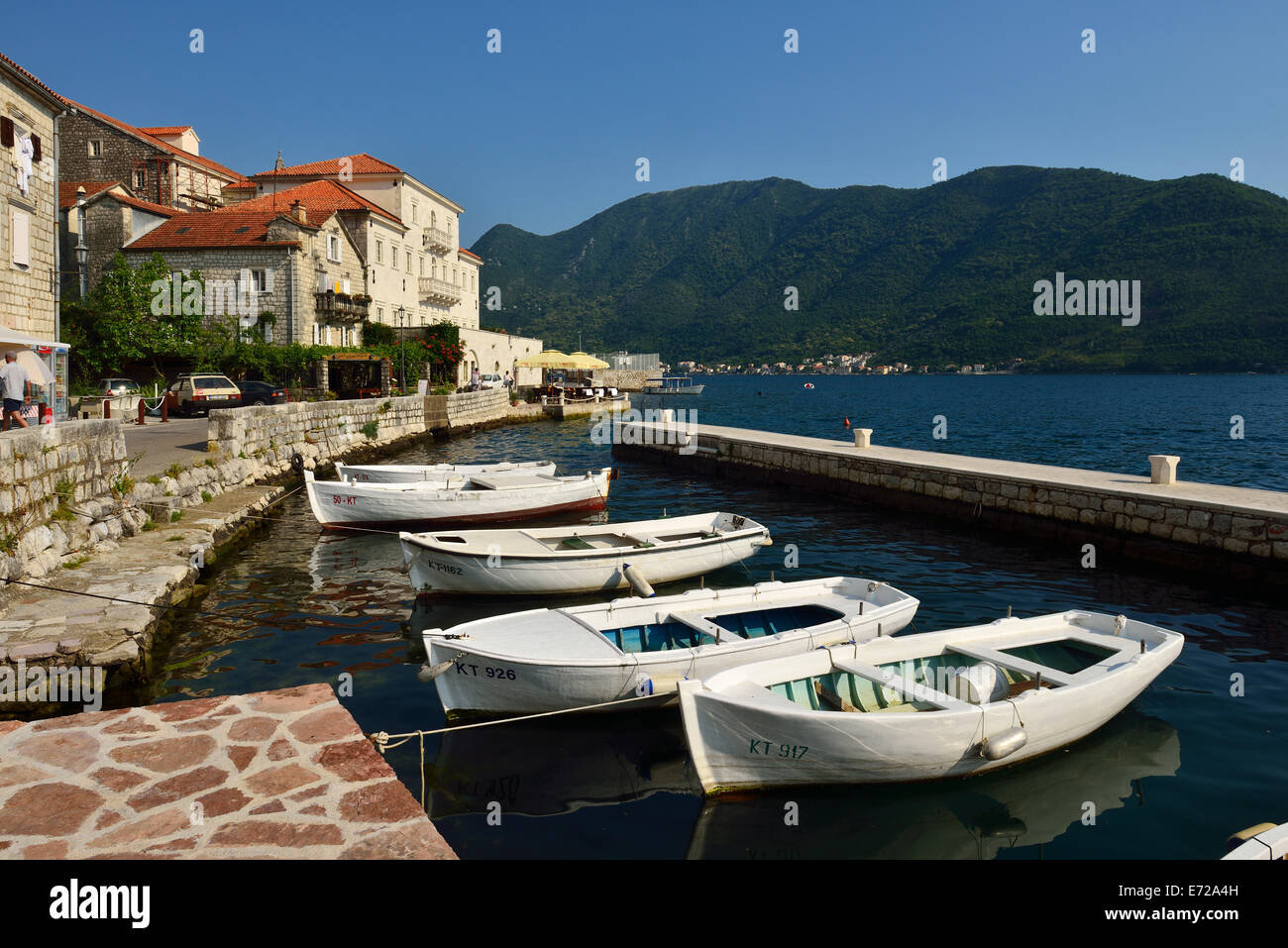 Perast Harbour e della Baia di Kotor, Montenegro, nei Balcani Foto Stock