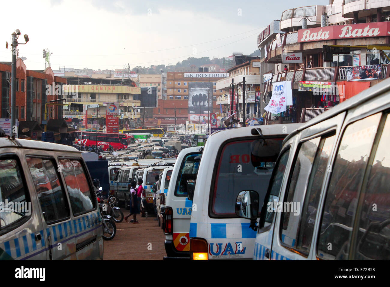 Ora di punta nel centro di Kampala. Foto Stock