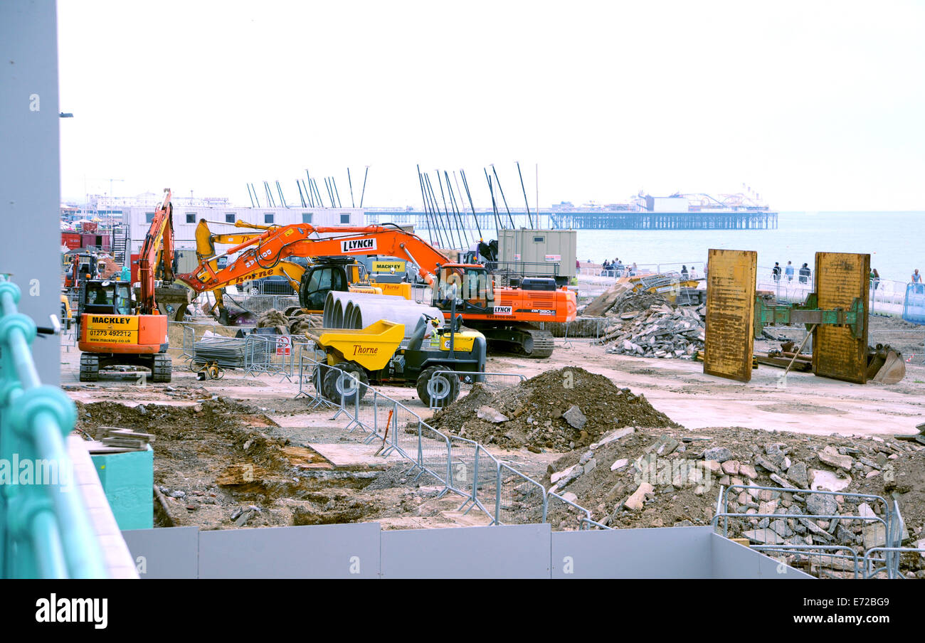 Brighton, Sussex, Regno Unito. 4 Sep, 2014. L'i360 torre lavori di costruzione sul lungomare di Brighton oggi Foto Stock