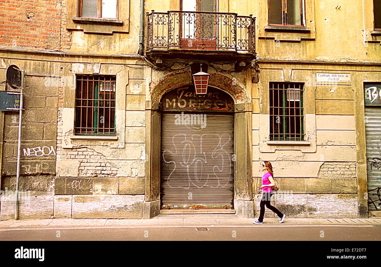 Milano street view e vecchio edificio Foto Stock
