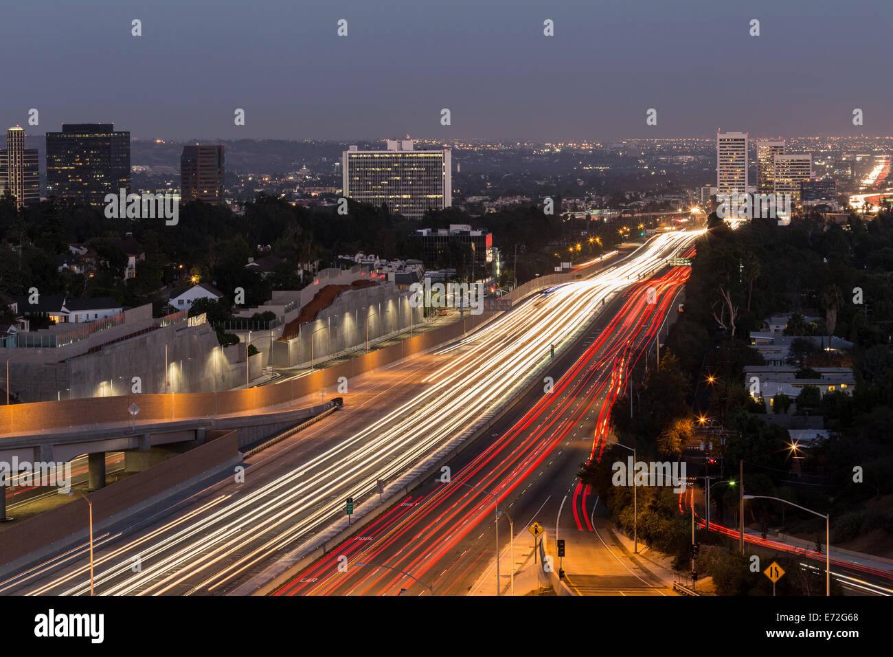 San Diego Freeway in esecuzione attraverso il lato ovest di Los Angeles, California. Foto Stock