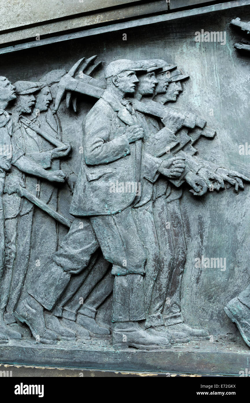 Dettaglio degli scozzesi American War Memorial fregio in Princes Street Gardens, Edimburgo Foto Stock