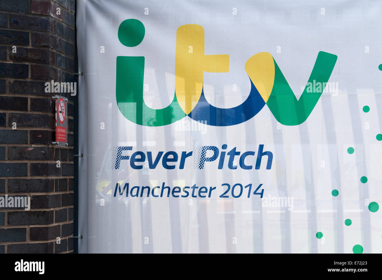 ITV 'classica' passo segno nell'ex studi TV, Quay Street, Manchester, Inghilterra, Regno Unito. Un "ventilatore park" per la Coppa del Mondo di calcio. Foto Stock