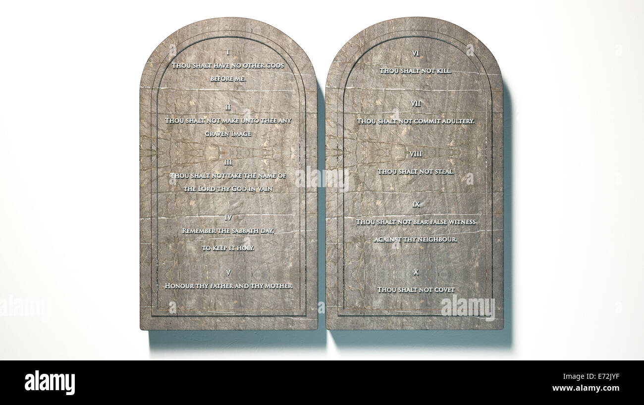 Due tavolette di pietra con i dieci comandamenti incisi su di loro su un sfondo isolato Foto Stock