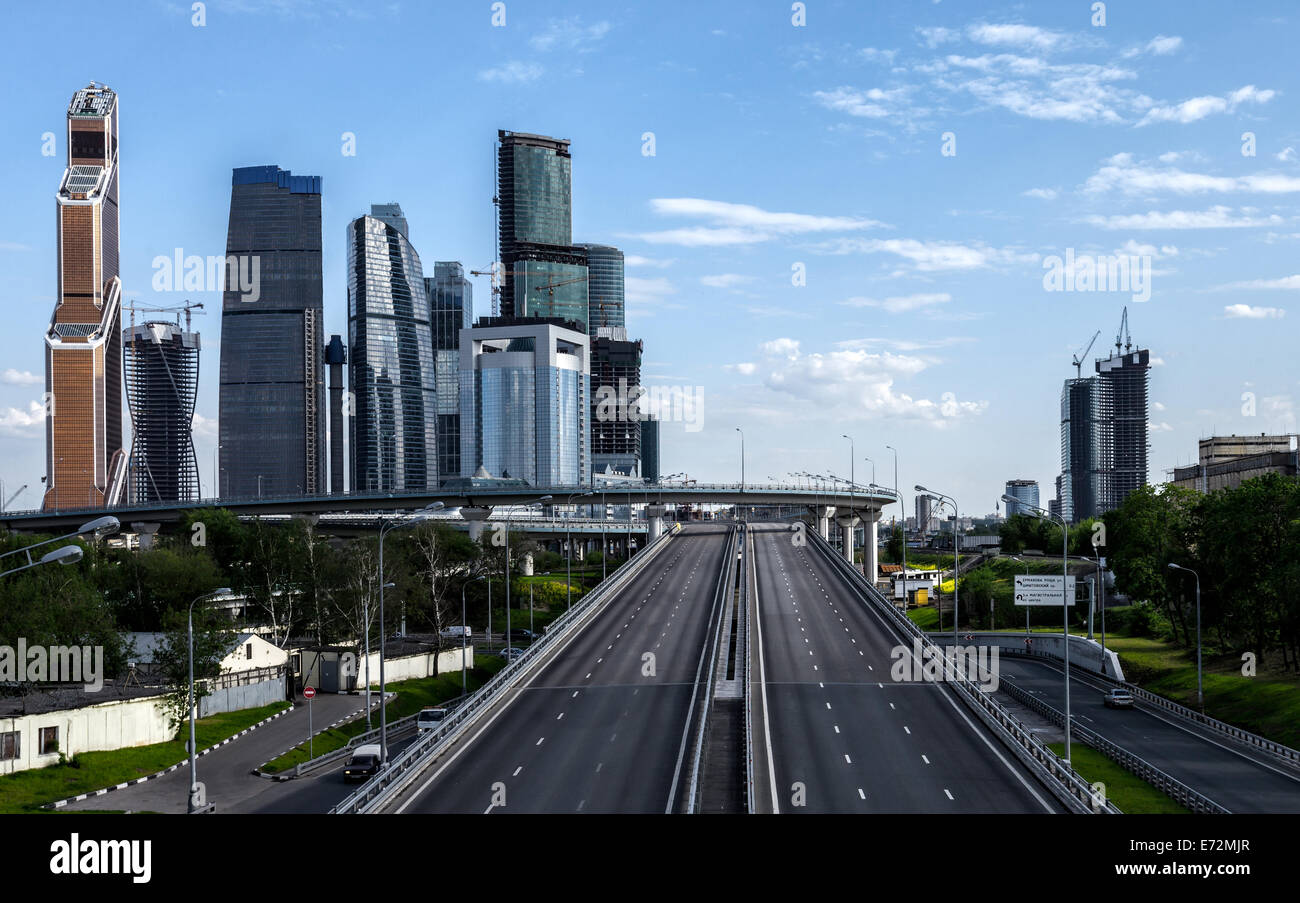Autostrada vuota nel centro di Mosca, Russia Foto Stock