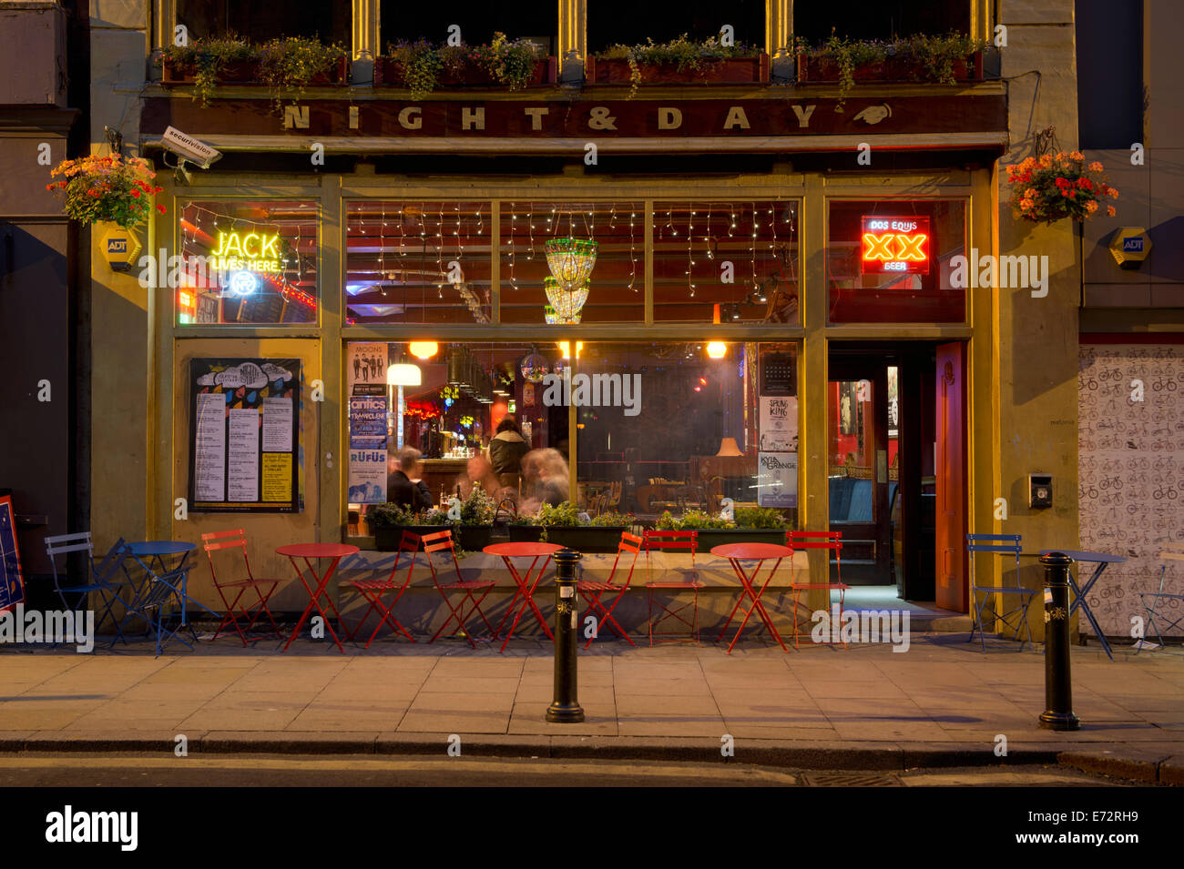 Notte e giorno musica luogo in Oldham Street a Manchester, preso in una notte buia (solo uso editoriale). Foto Stock