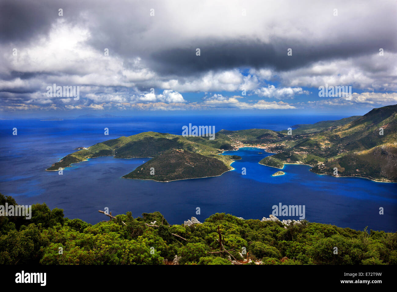 Vista panoramica della baia di Vathi, la "capitale" di Ithaca ("Itaca"), isola, mare Ionio, Eptanisa ('Sanche Isole "), in Grecia. Foto Stock