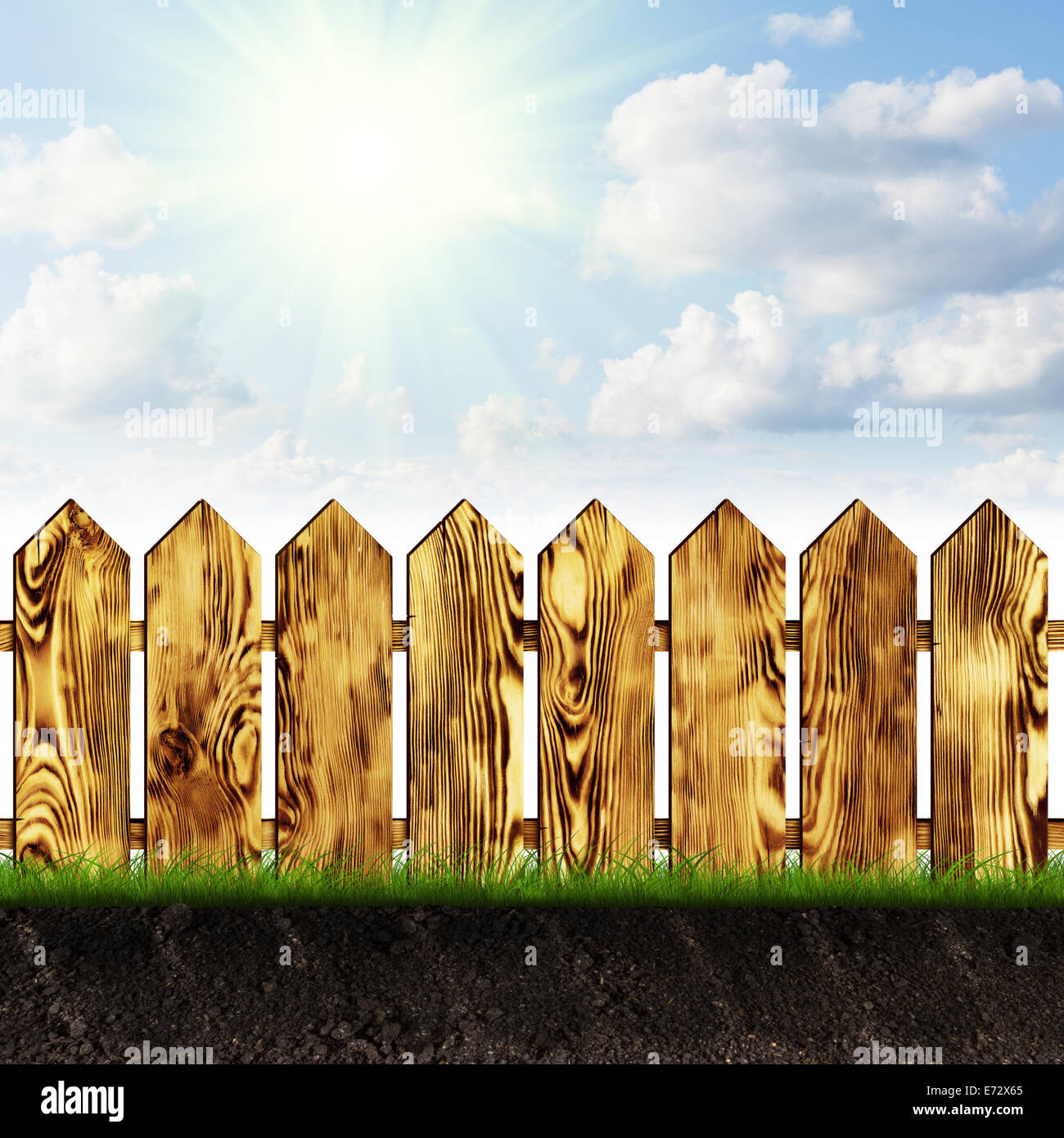 Giardino recinto in legno sul prato in una giornata di sole Foto Stock