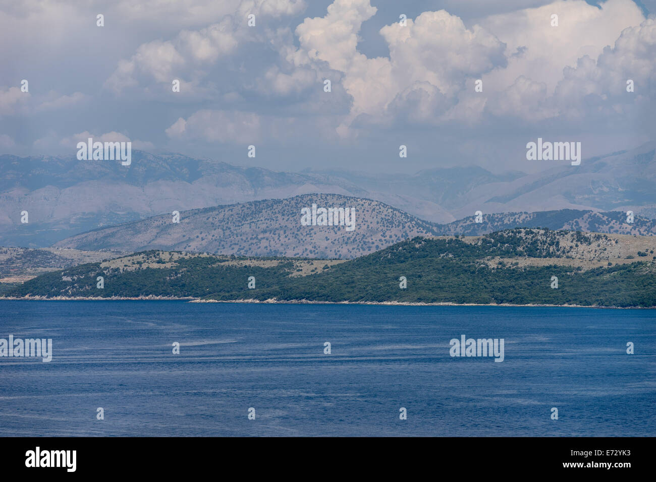 L'Epiro costa come visto da Corfù Foto Stock