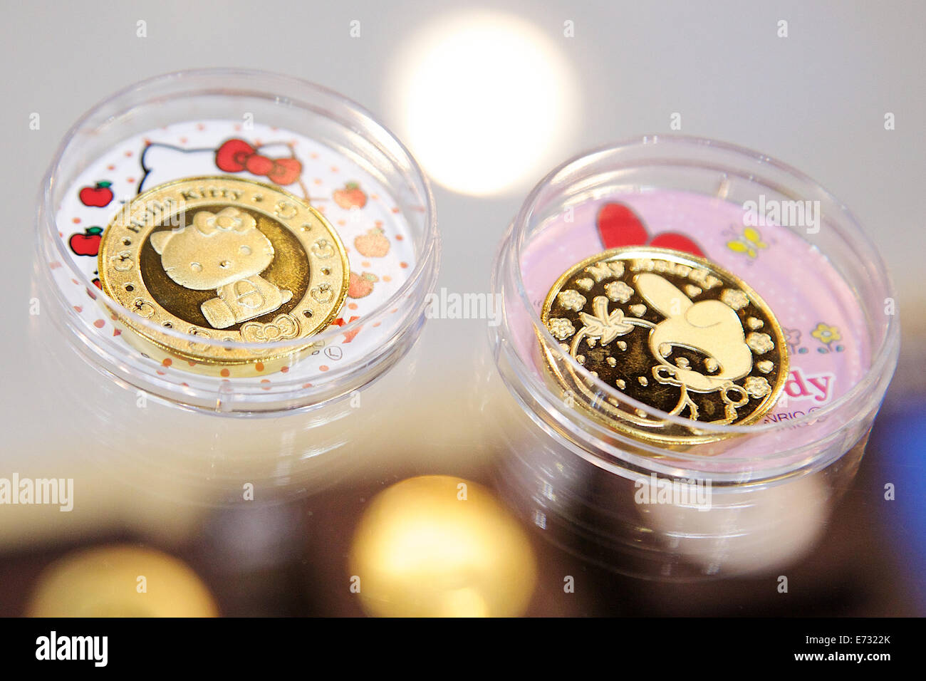 Il Hello Kitty prodotti presso il dono mostra esposizione in Tokyo Big Sight il 4 settembre 2014. La 78a Tokyo International Gift Show Autunno 2014 esposizione riunisce 2.400 aziende, con espositori provenienti da Giappone, Corea del Sud, Cina, Taiwan e Hong Kong che visualizza le ultime "Design divertenti regali" e "Divertimento vendite-point Solutions' nella più grande fiera commerciale internazionale presso il Tokyo Big Sight dal 3 Settembre al 5th. Il tema di questo anno è "Design divertenti regali a sorpresa e spostare sono qui!!". (Foto di Rodrigo Reyes Marin/AFLO) Foto Stock