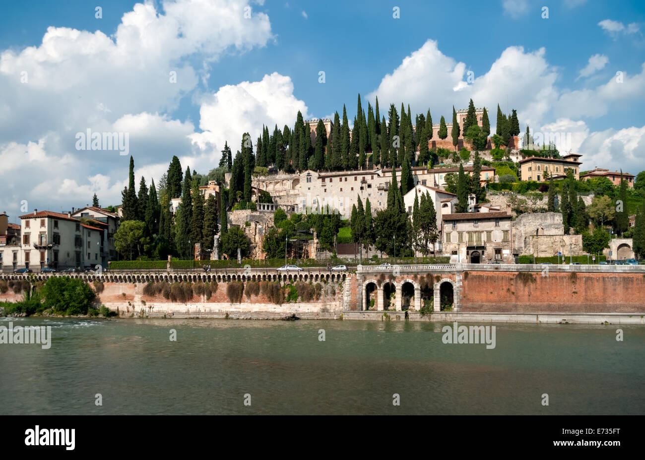Vista del Castel San Pietro a Verona, Italia Foto Stock