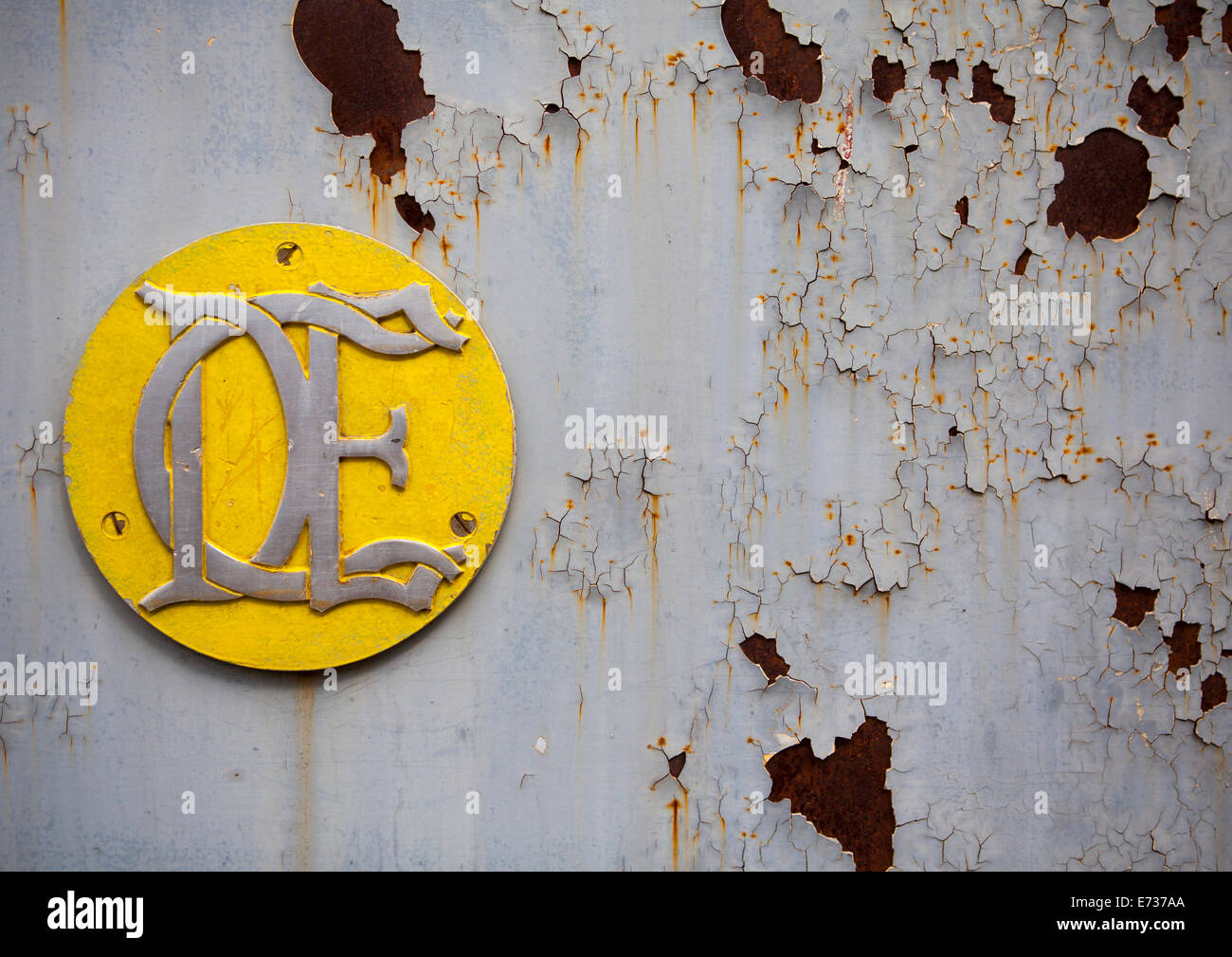 Piastra del logo su un treno in Dire Dawa stazione ferroviaria, Etiopia Foto Stock