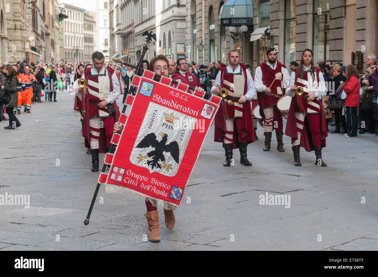 Flagwavers di l'Aquila, Via Calzaiuoli, Sito Patrimonio Mondiale dell'UNESCO, Firenze (Firenze), Toscana, Italia, Europa Foto Stock