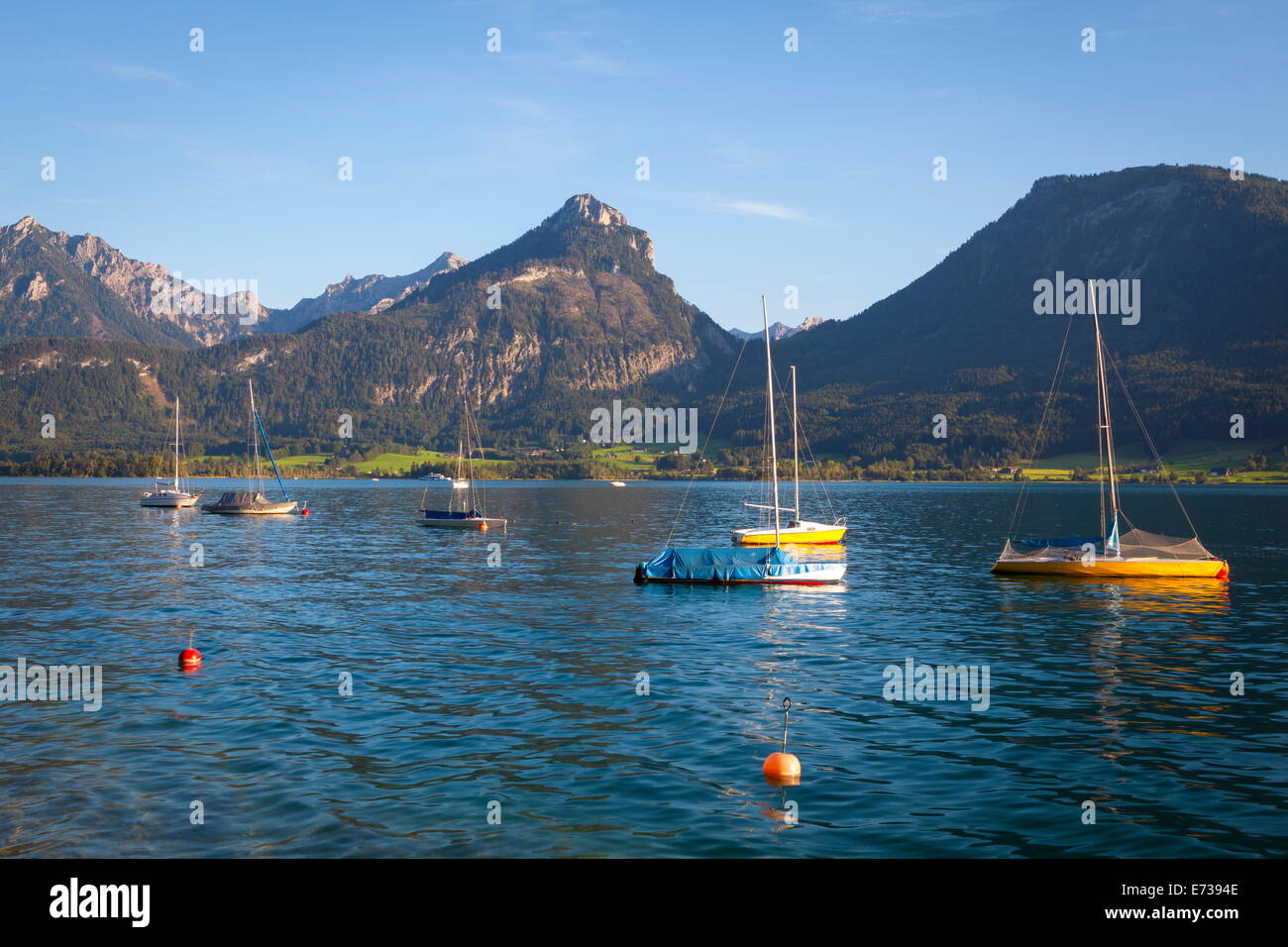 Barche sul lago Wolfgangsee, Flachgau, Salisburgo, Austria superiore, Austria, Europa Foto Stock