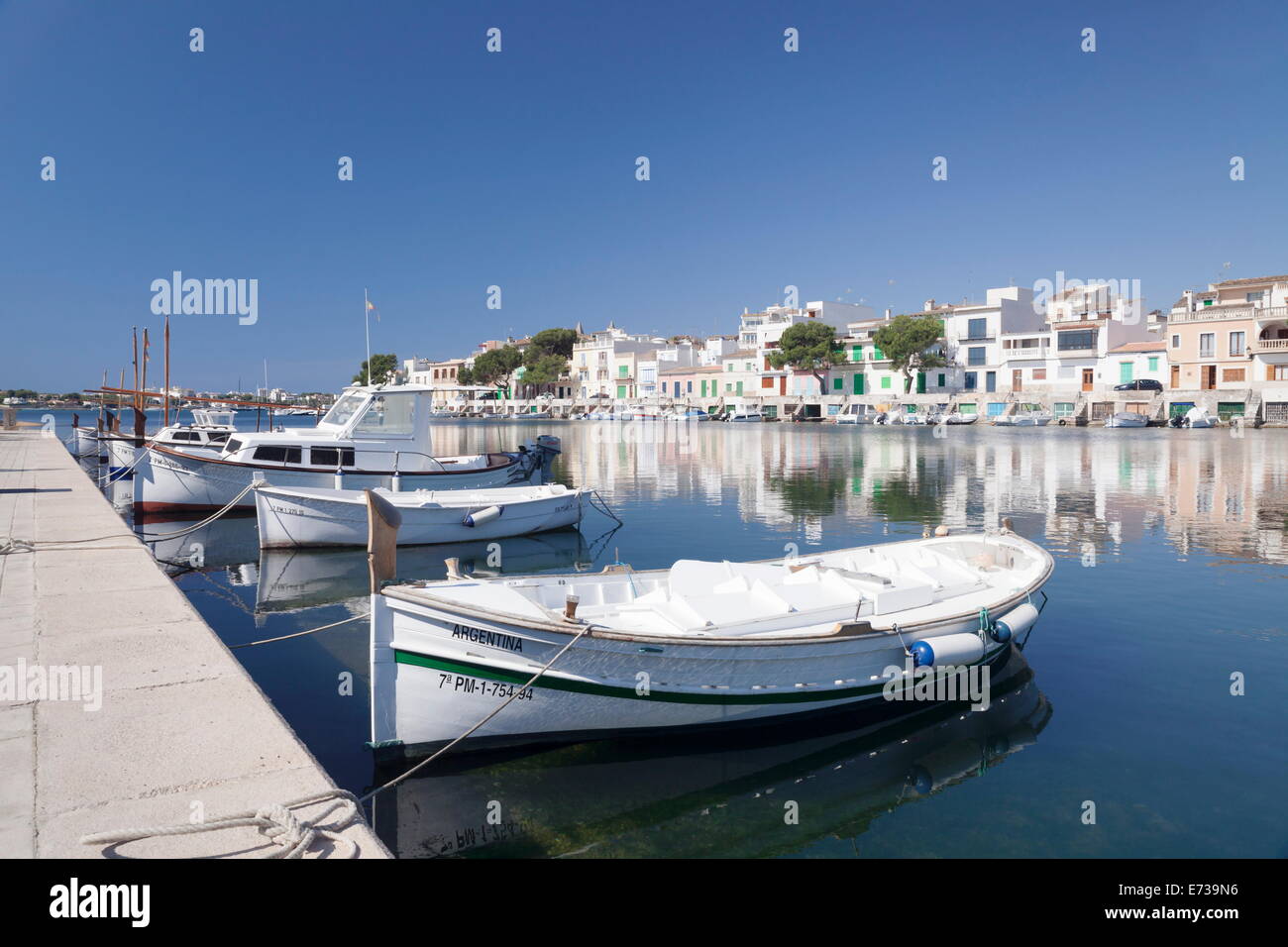 Barche da pesca al porto di pesca, Porto Colom, Maiorca (Mallorca), isole Baleari (Islas Baleares), Spagna, Mediterraneo, Europa Foto Stock