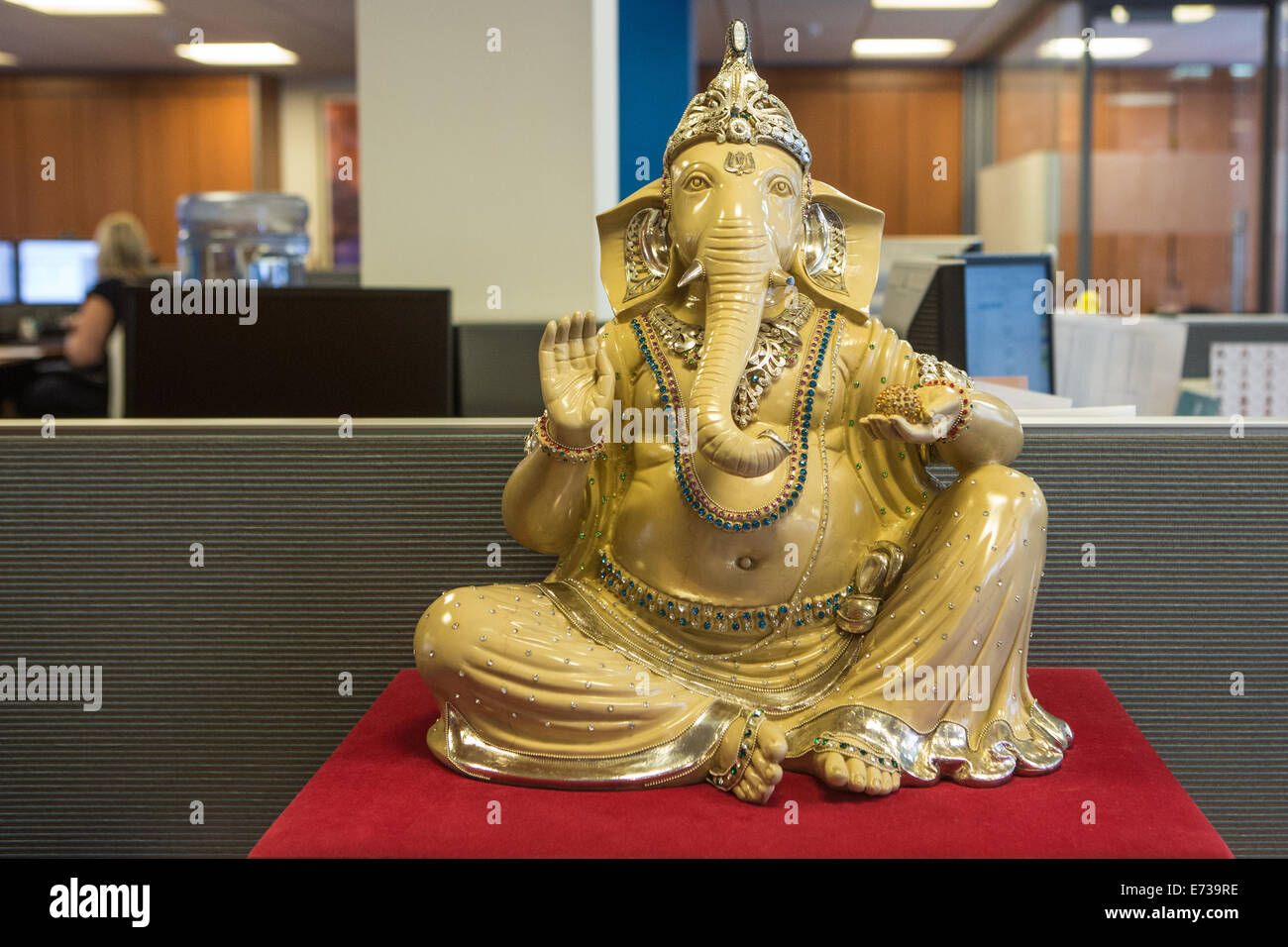 Ganesh l'elefante indù intitolata Dio in un ufficio Foto Stock