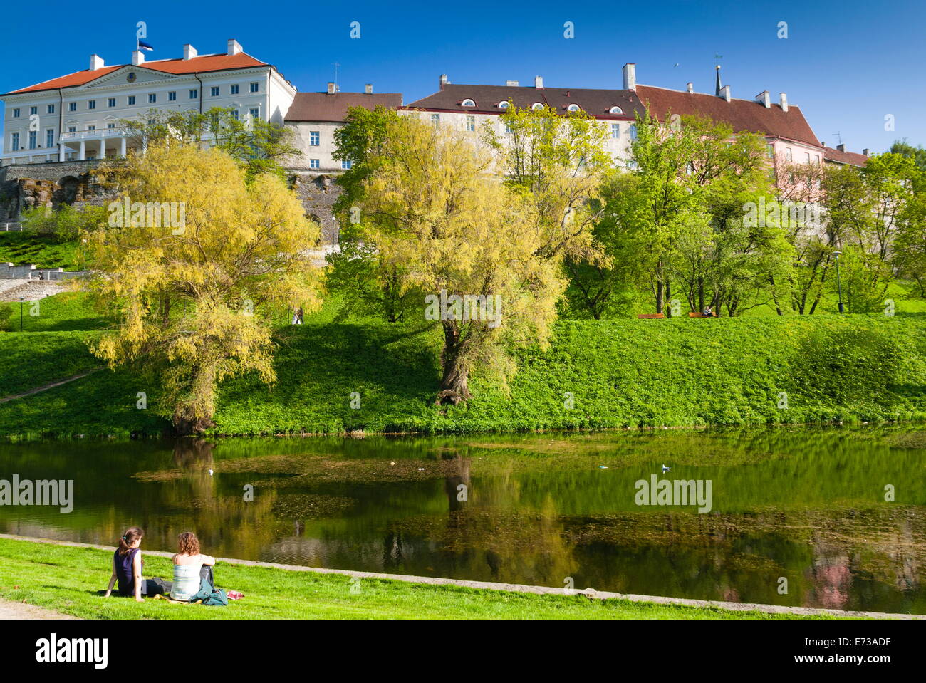 La collina di Toompea, Snelli Tiik lago, la città vecchia di Tallin, patrimonio mondiale dell UNESCO, Estonia, paesi baltici, Europa Foto Stock