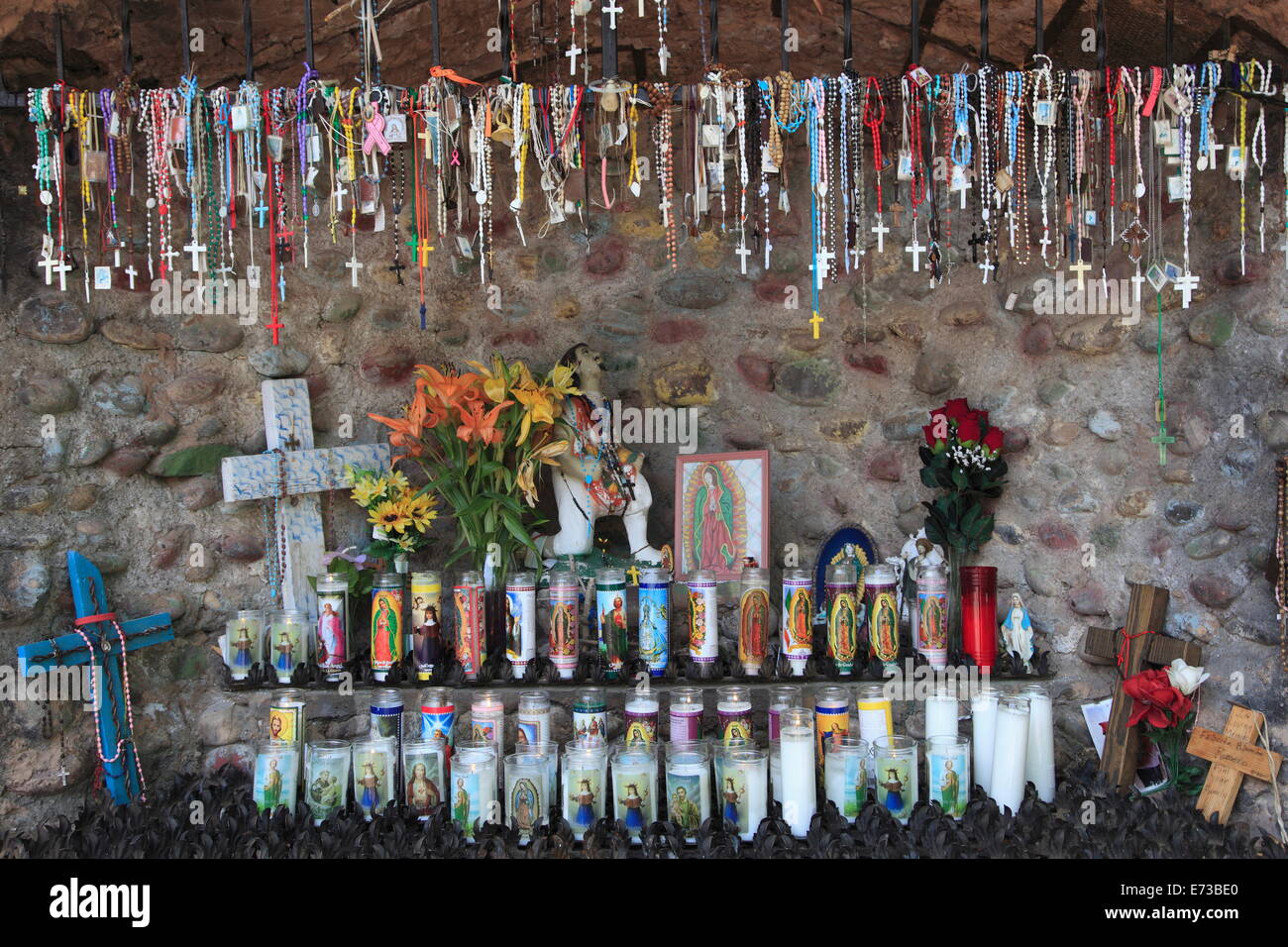 Santuario, Santuario De Chimayo, la Lourdes dell America, chiesa, i religiosi e le religiose di pellegrinaggio, Chimayo, Nuovo Messico, STATI UNITI D'AMERICA Foto Stock