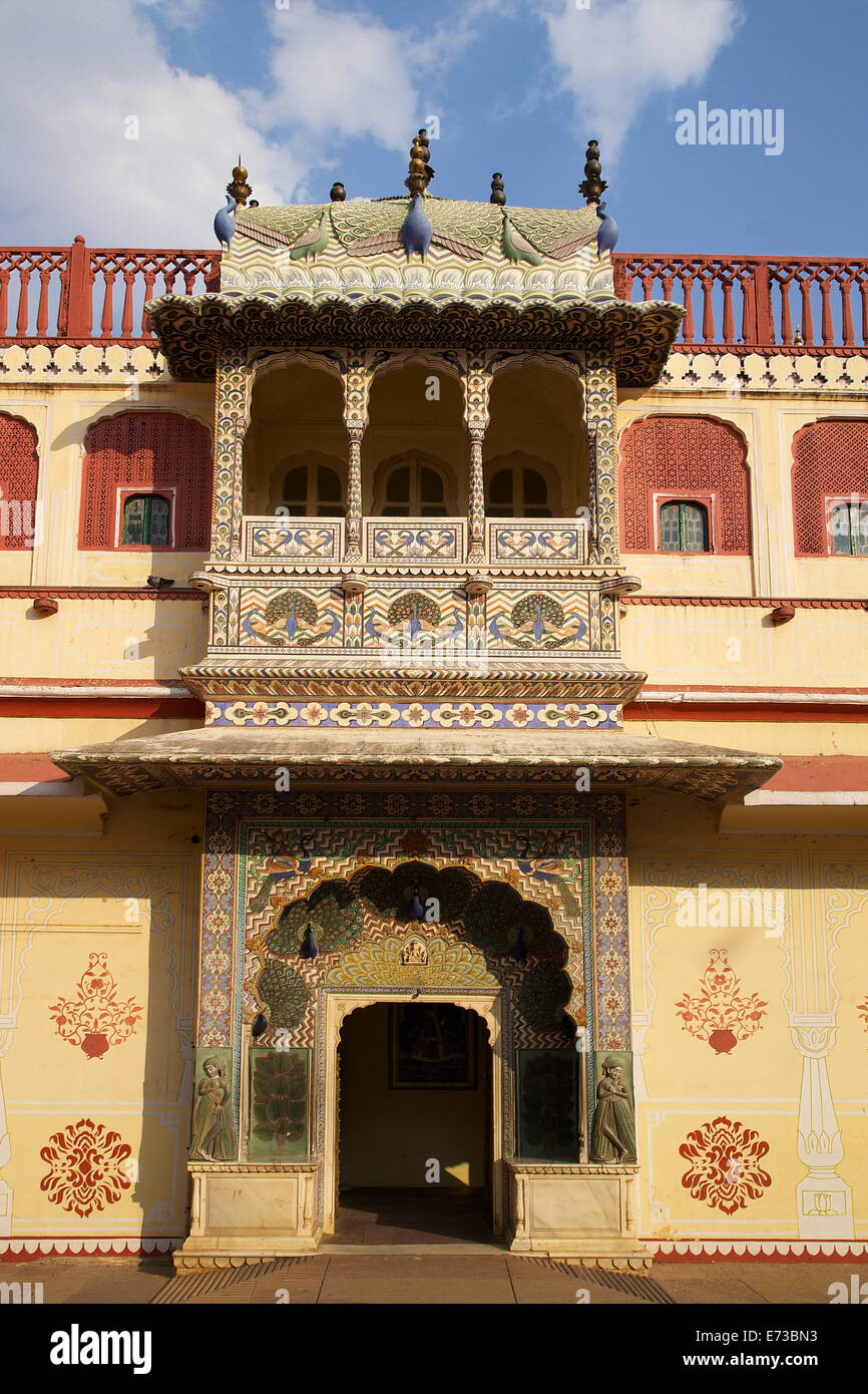 Peacock Gate, Pitam Niwas Chowk, City Palace Jaipur, Rajasthan, India, Asia Foto Stock