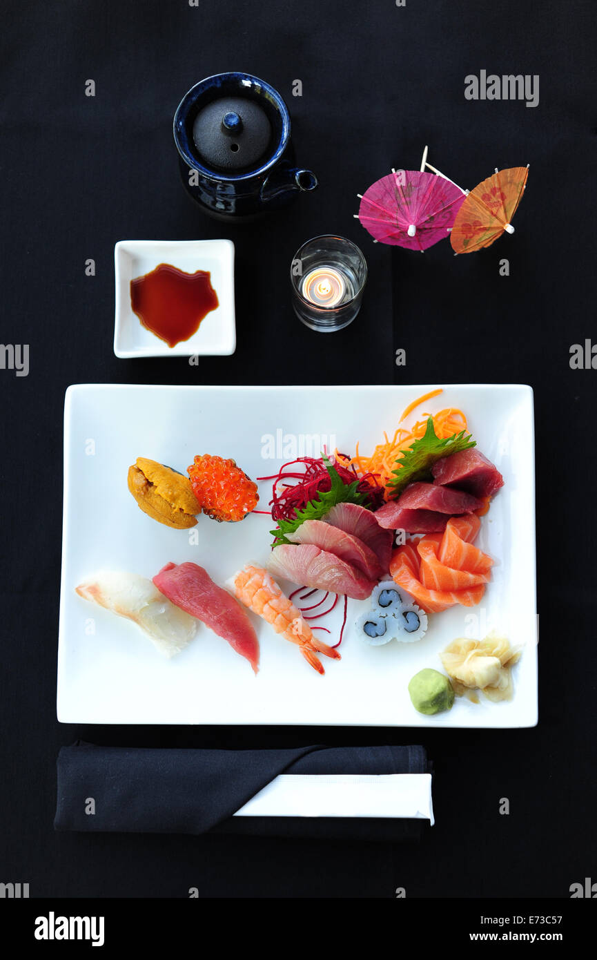 Asia cibo giapponese Sushi Sashimi pesce crudo piastra con zenzero e wasabi Foto Stock