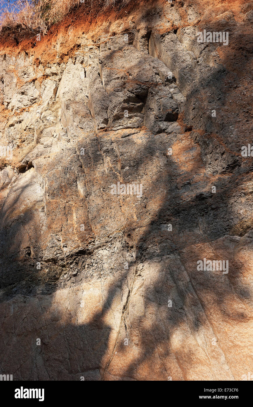 Mostrando rocce esposte reef sulla miniera con UG2 o gruppo superiore 2 dello strato di minerale Chromatite dal quale il platino viene estratta. S Africa Foto Stock