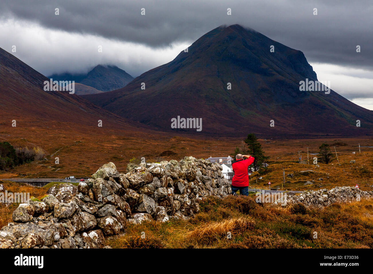 Marsco e il Rosso Colli da Sligachan, Isola di Skye in Scozia Foto Stock