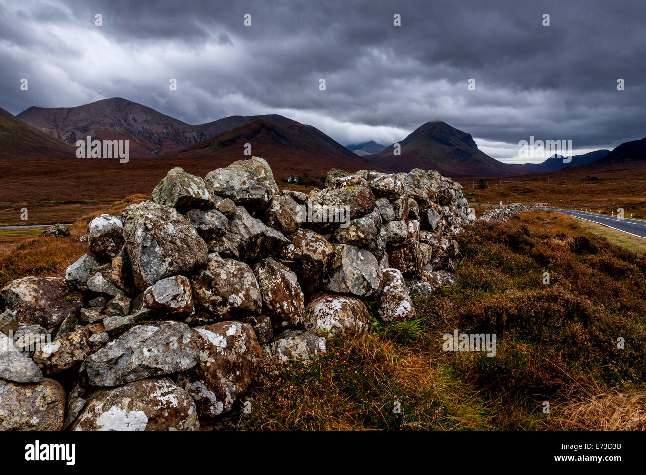 Marsco e il Rosso Colli da Sligachan, Isola di Skye in Scozia Foto Stock