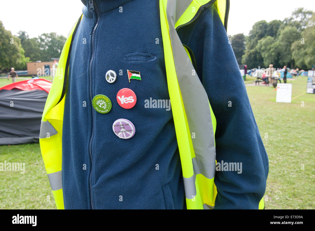 Newport Gwent, Regno Unito. 5 settembre 2014. Distintivi sono indossati da Alasdair Ibbotson 19 Presidente del CND Gruppo presso l'Università di Stirling. Credito: Graham M. Lawrence/Alamy Live News. Foto Stock