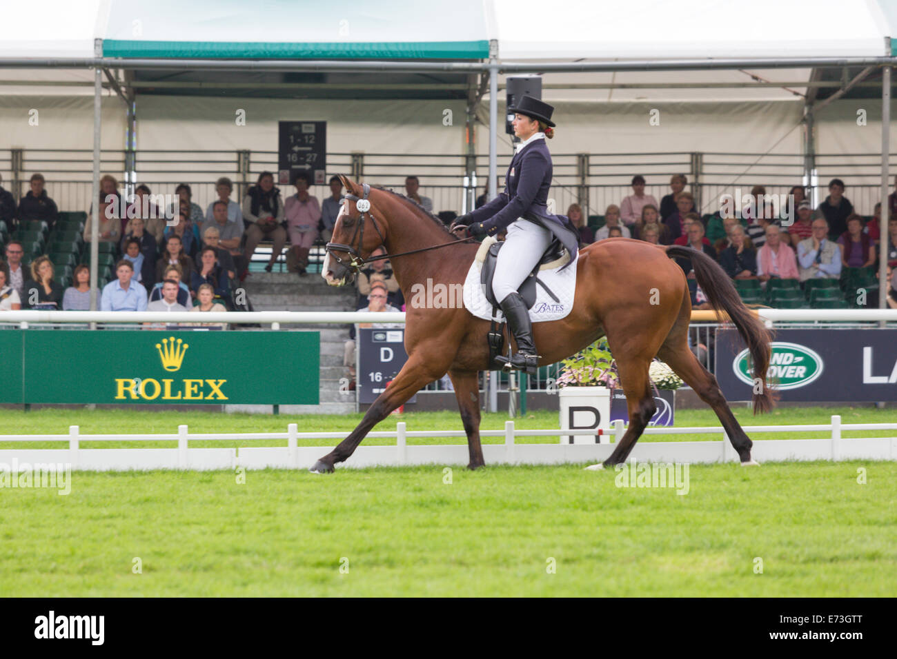 Stamford Lincs, Regno Unito. 5 Settembre, 2014. Sarah Stretton (GBR) riding saltare su II presso il Land Rover Burghley Horse Trials CCI**** 2014 - competere nella sezione Dressage del credito per la gestione degli eventi: qualsiasi fotografia4/Alamy Live News Foto Stock